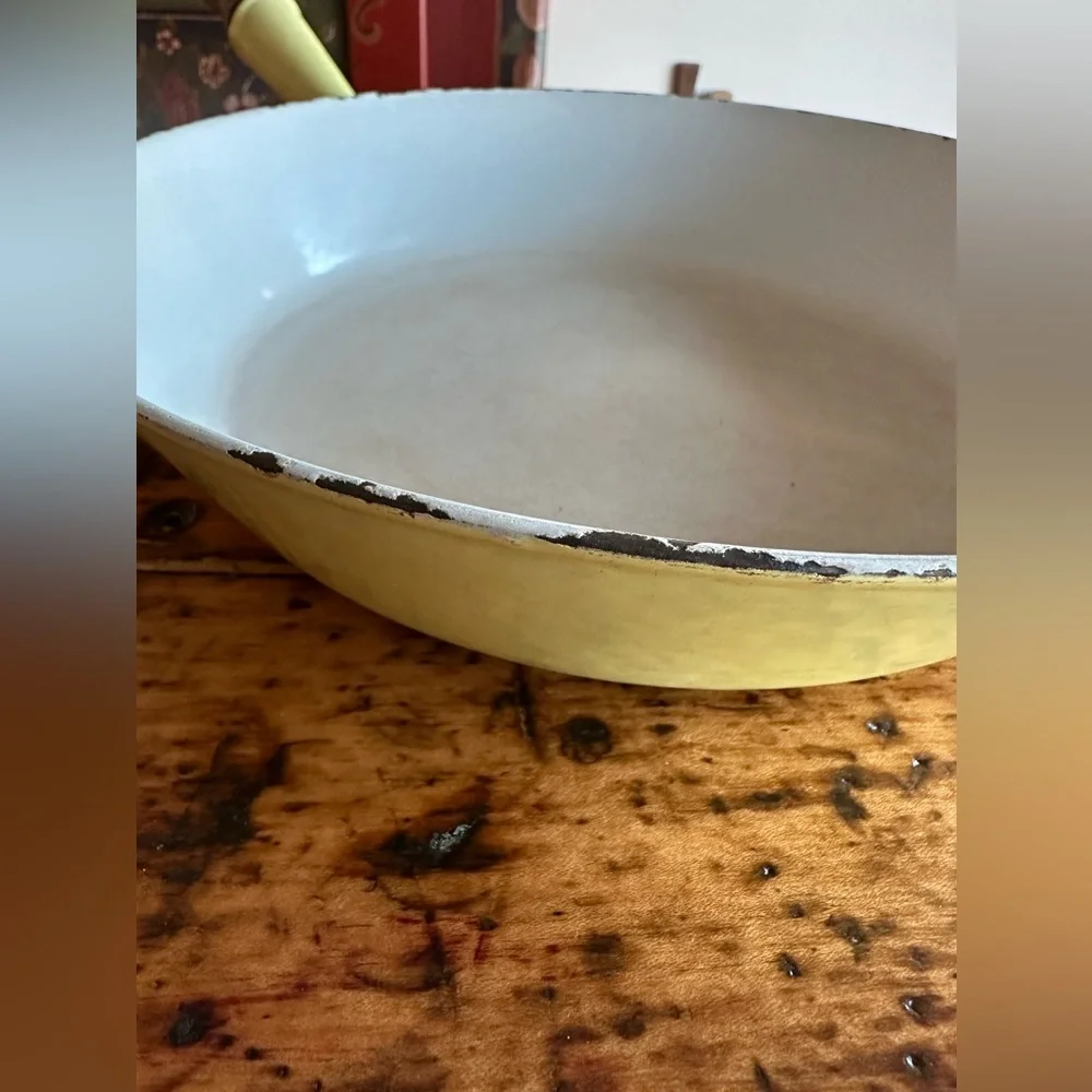 Vintage 50s/60s LeCreuset wooden handle enamel cast iron pan, yellow 28